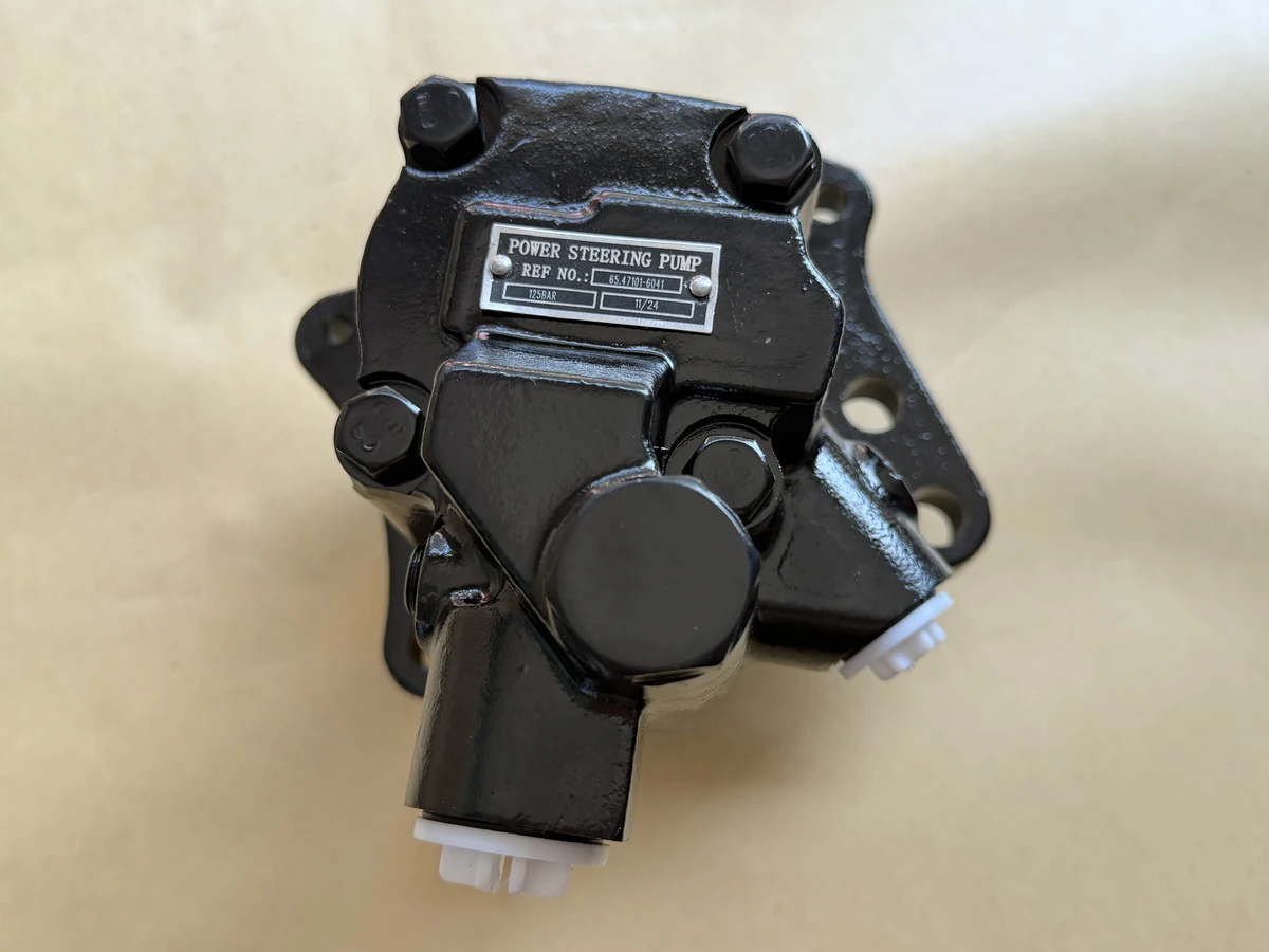 Doosan DE12 engine power steering pump/Daewooo bus truck excavator parts 65.47101-6041