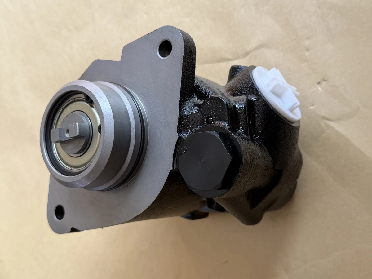 Doosan DV15T engine power steering pump/Daewoo bus truck excavator parts 65.47101-7028/7031